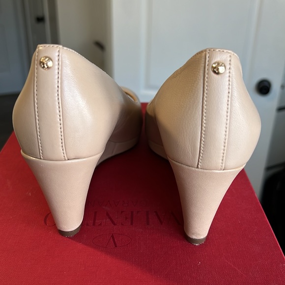 Naturalizer sandals for sale! Like new! Size 5.5! - Picture 3 of 4